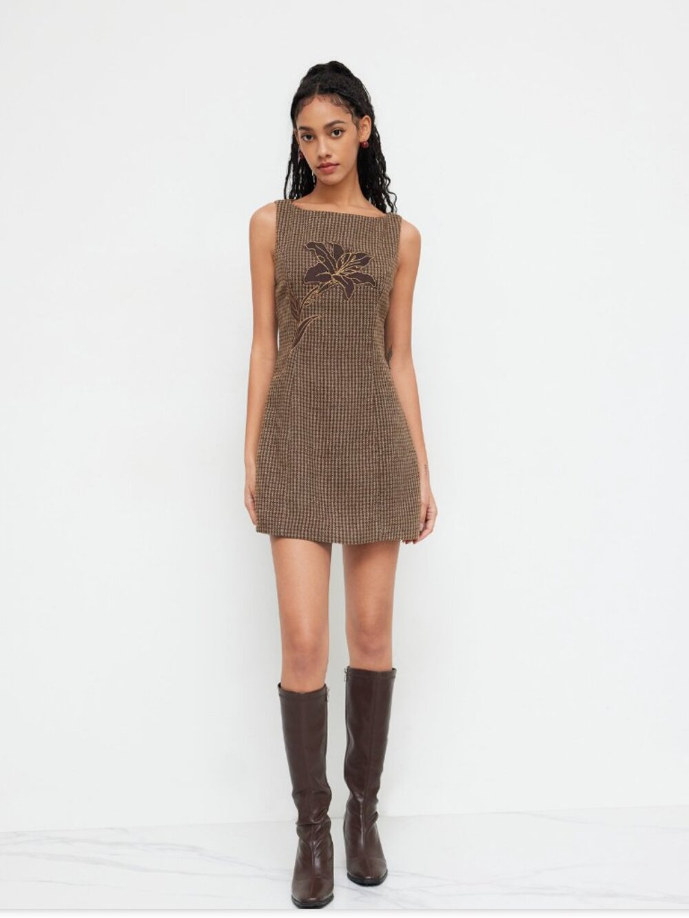 CIDER Boat Neck Houndstooth Floral Applique Mini Dress Camel Brown XS
